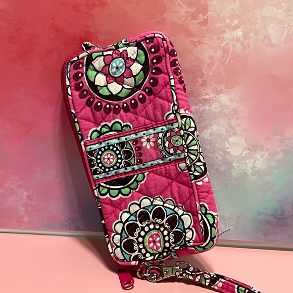 Pink Vera Bradley Wristlet used but in good condition. No rips or stains. - Picture 5 of 7